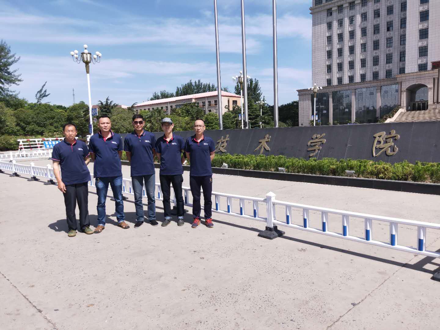 济源职业技术学院学生公寓自助吹风机安装中