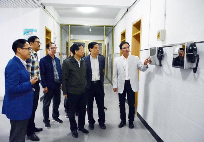 校方领导前来视察